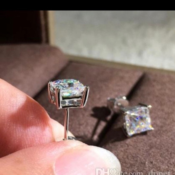 **2.5 Carat Square Princess Diamond Stud Earrings - Picture 3 of 4
